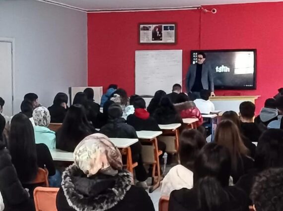 Arkoz Çimento Fabrikası Başkanı Dr. Cengiz Çelik, Bahçeşehir Koleji’nde İnovasyon ve Girişimcilik Semineri Verdi Bahçeşehir Koleji’nde düzenlenen seminerde, Arkoz Çimento 