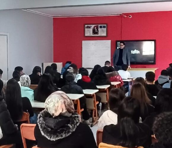 Arkoz Çimento Fabrikası Başkanı Dr. Cengiz Çelik, Bahçeşehir Koleji’nde İnovasyon ve Girişimcilik Semineri Verdi Bahçeşehir Koleji’nde düzenlenen seminerde, Arkoz Çimento 