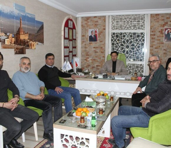 Doğubayazıt Arkoz Genel Müdürü Cengiz Çelik, 10 Ocak Gazeteciler Günü’nde yerel medyanın temsilcilerini ofisinde ağırlayarak, ilçenin güncel konuları, esnafın sorunları 