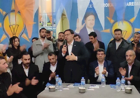 Narinkale Gazetesi Siyasi Partiler 31 Mart Yerel Seçim çalışmalarını aralıksız sürdürüyor. Ak Parti Doğubayazıt İlçe teşkilatı PTT karşısında Seçim koordinasyon 