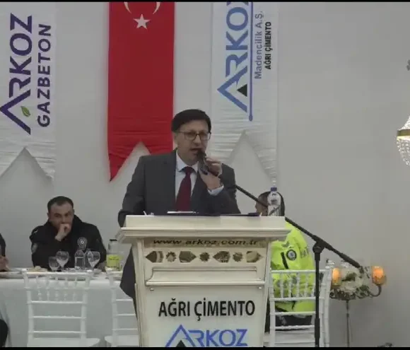 ARKOZ Ağrı Çimento Fabrikası, çalışanlarının aileleriyle birlikte katıldığı geleneksel bir iftar programı düzenledi. Bu büyük organizasyonda, toplamda 800 kişi katılım 